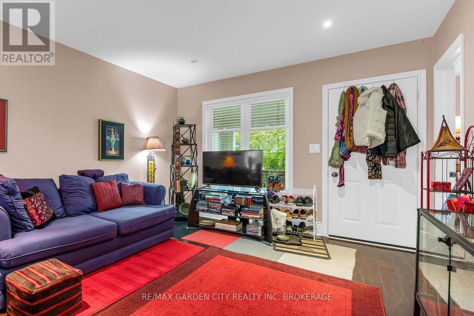 16 Ida Street, St. Catharines, Ontario  L2R 3X4 - Photo 3 - X12746602