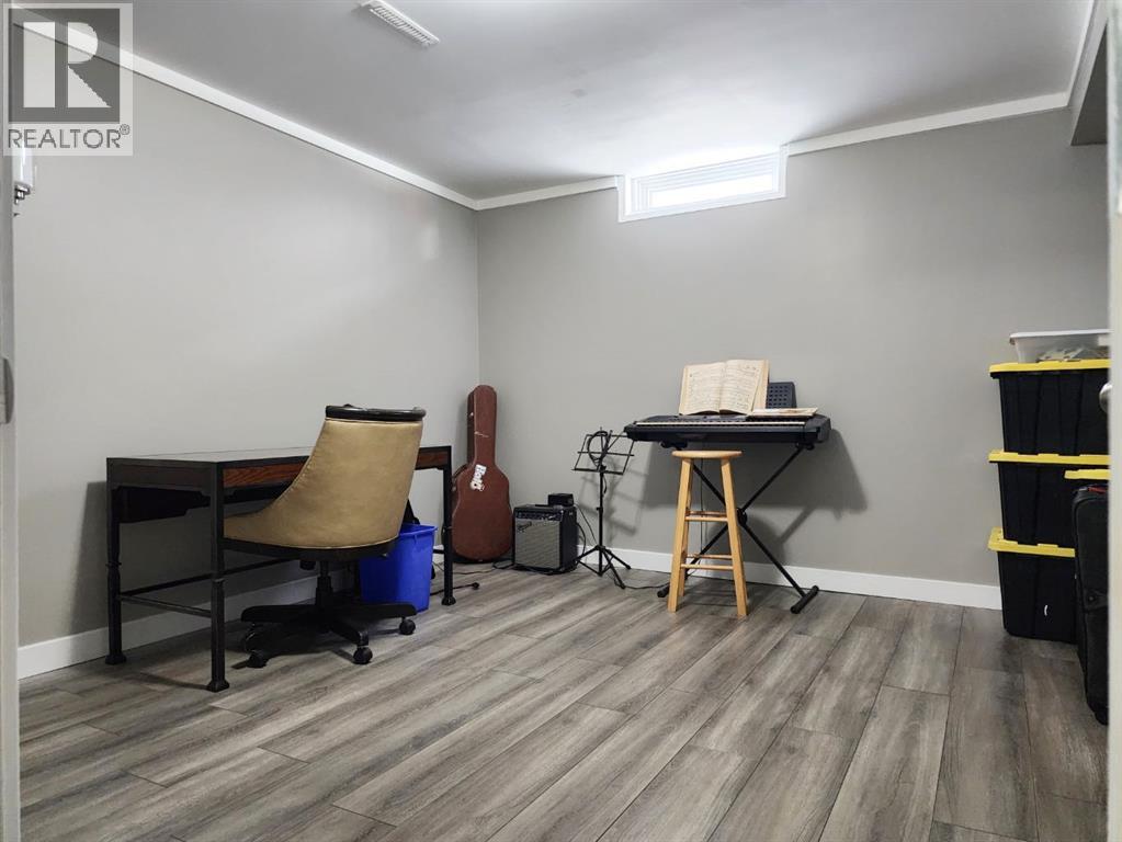 214 48 Avenue E, Claresholm, Alberta  T0L 0T0 - Photo 22 - A2282428