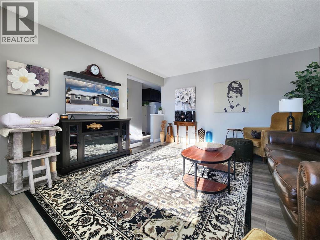 214 48 Avenue E, Claresholm, Alberta  T0L 0T0 - Photo 4 - A2282428