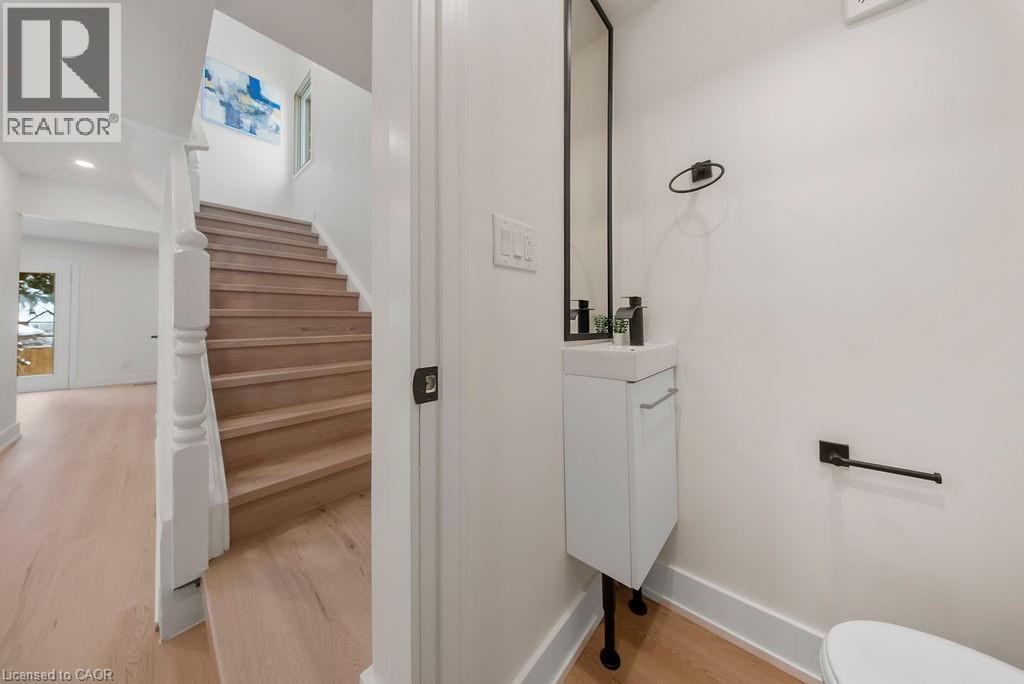 151 East 21st Street, Hamilton, Ontario  L8V 2T5 - Photo 4 - 40799495