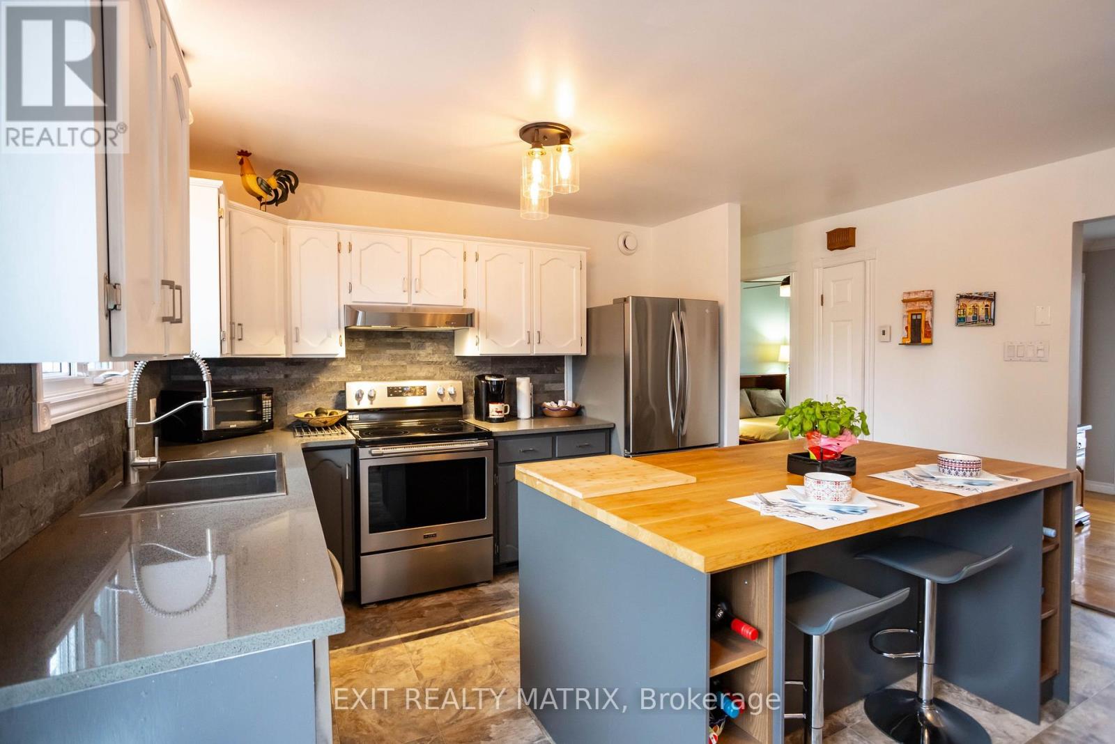 697 Omer Street, Hawkesbury, Ontario K6A 3G1 - Photo 12 - X12457785