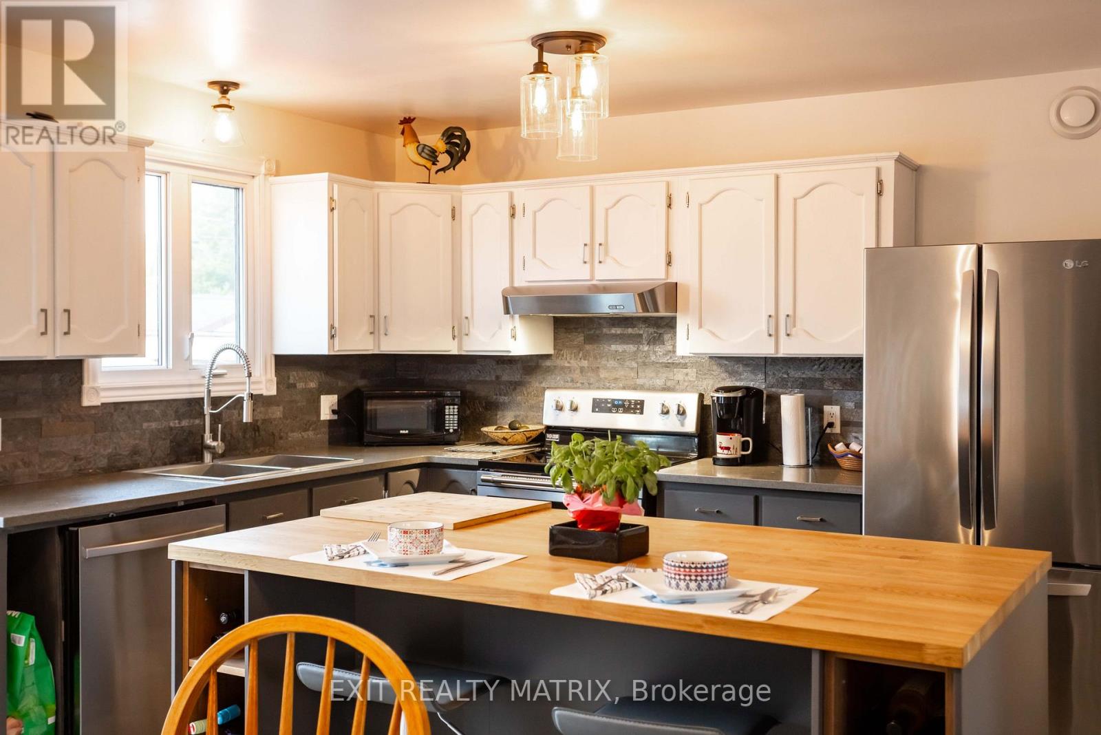 697 Omer Street, Hawkesbury, Ontario K6A 3G1 - Photo 14 - X12457785