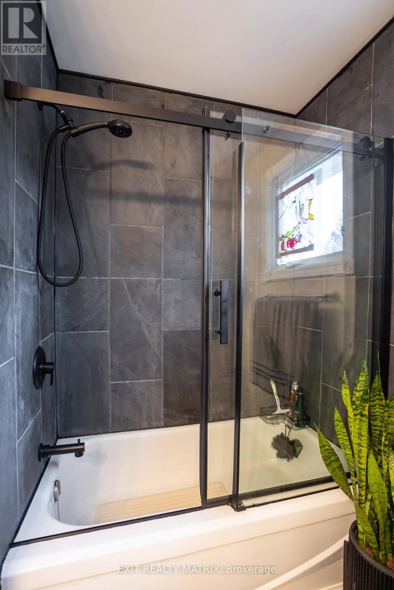 697 Omer Street, Hawkesbury, Ontario K6A 3G1 - Photo 28 - X12457785