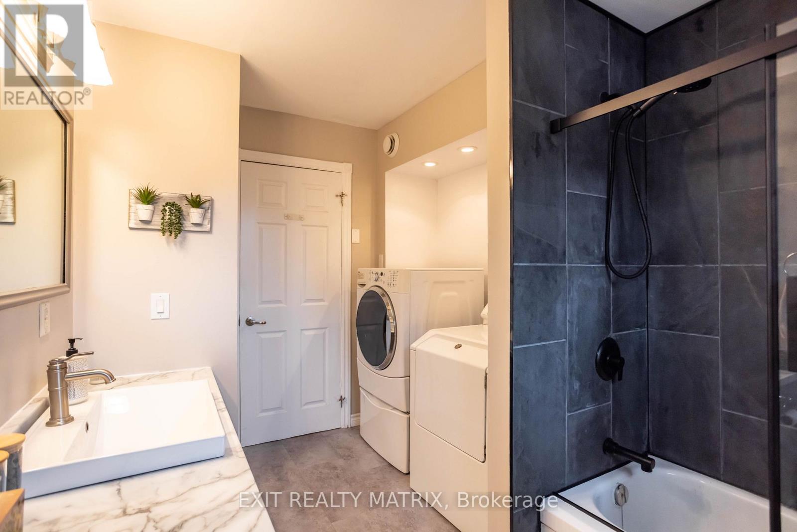 697 Omer Street, Hawkesbury, Ontario K6A 3G1 - Photo 29 - X12457785