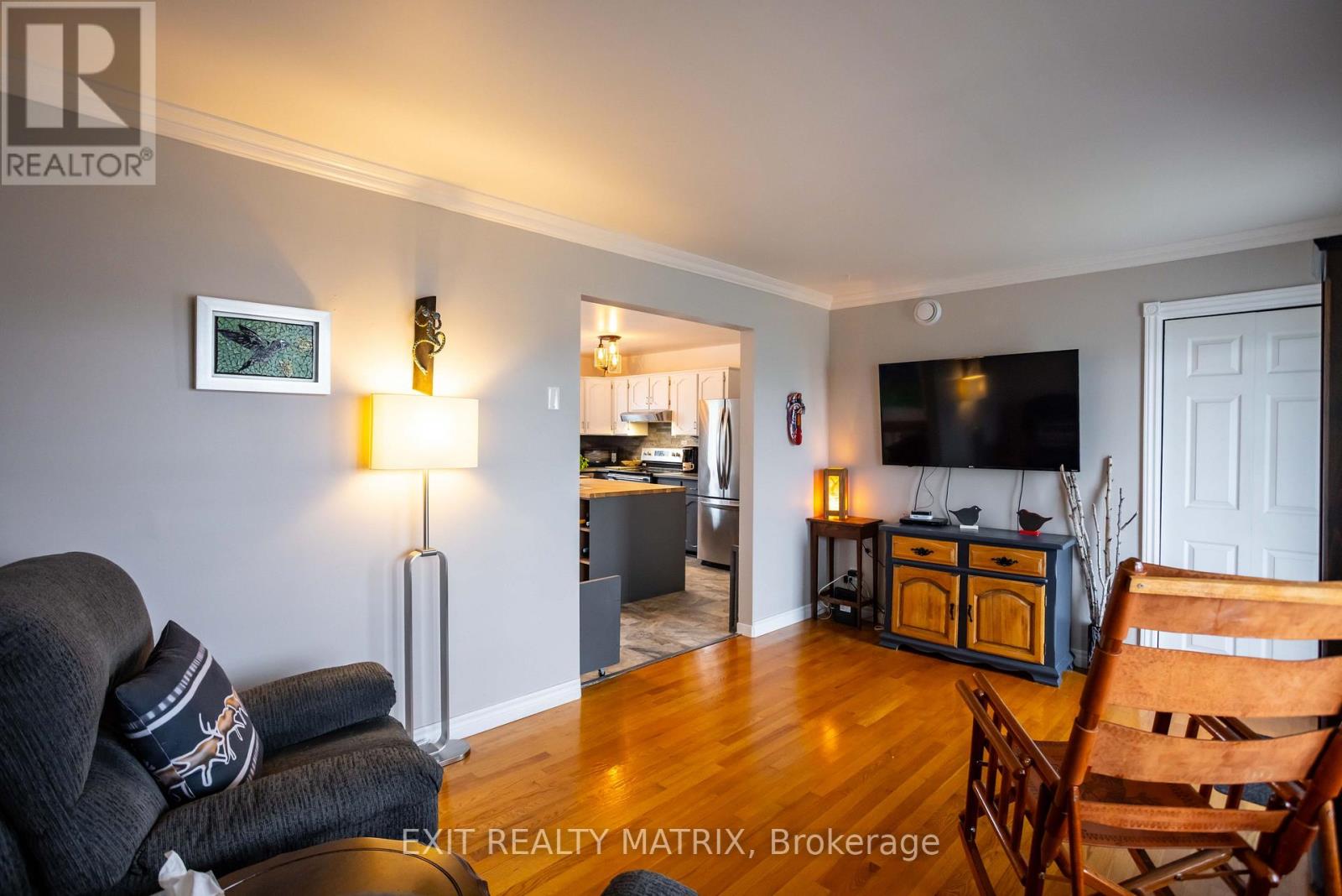 697 Omer Street, Hawkesbury, Ontario K6A 3G1 - Photo 8 - X12457785