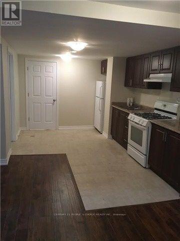 17 Dixington Crescent, Toronto, Ontario  M9P 2K3 - Photo 3 - W12746588