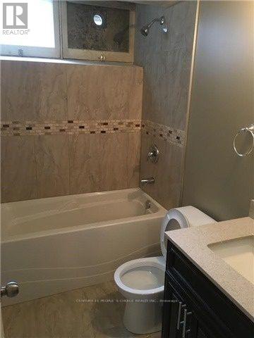 17 Dixington Crescent, Toronto, Ontario  M9P 2K3 - Photo 4 - W12746588