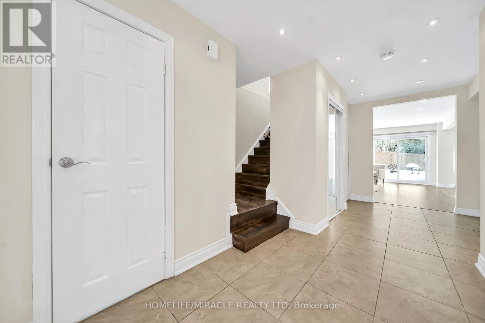 163 Beech Street, Brampton, Ontario  L6V 2Z2 - Photo 7 - W12746608