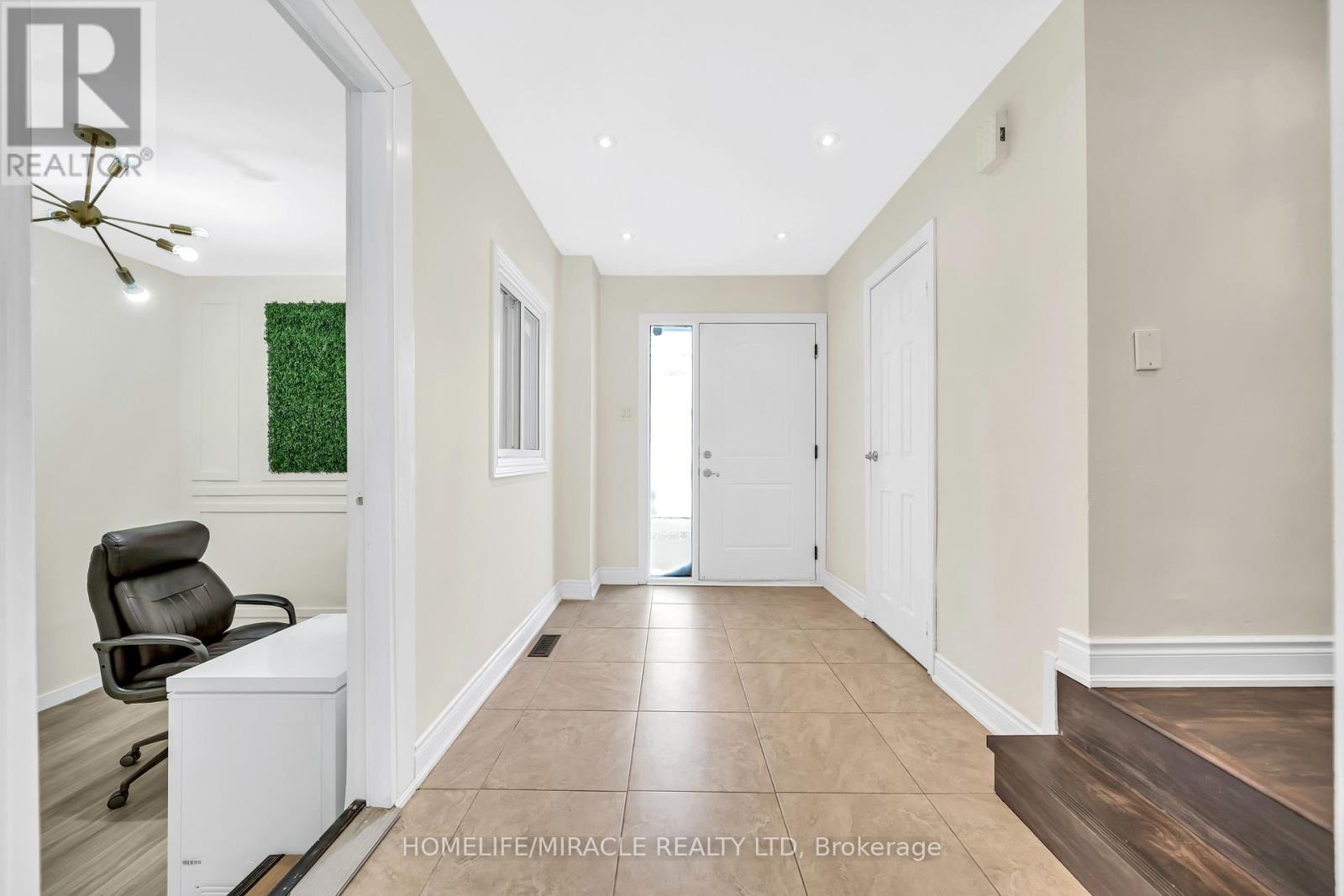 163 Beech Street, Brampton, Ontario  L6V 2Z2 - Photo 8 - W12746608