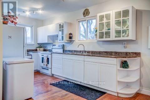 310 The Westway, Toronto, Ontario  M9R 1G9 - Photo 4 - W12746644