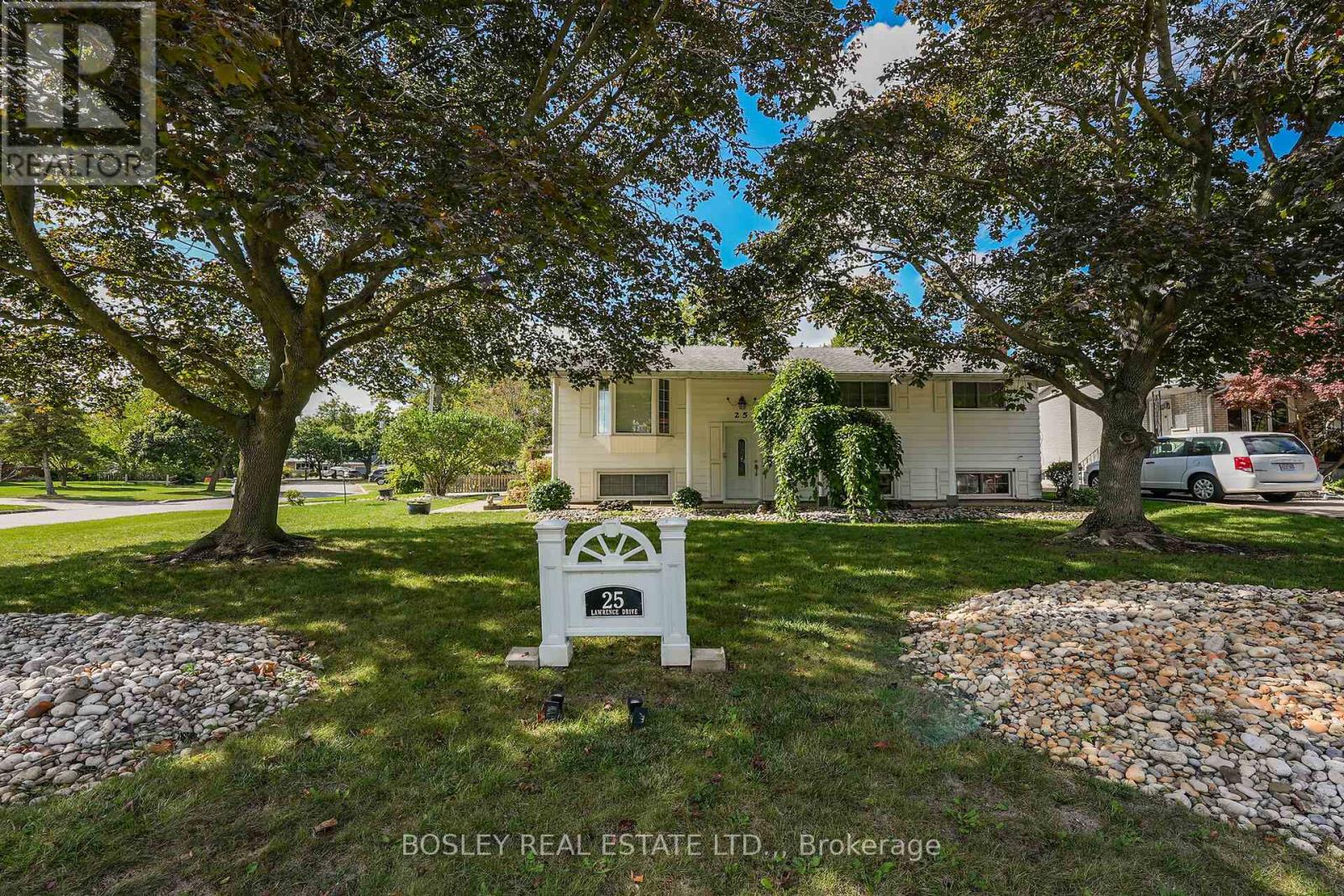 25 Lawrence Drive, Thorold, Ontario  L2V 2X6 - Photo 3 - X12744130