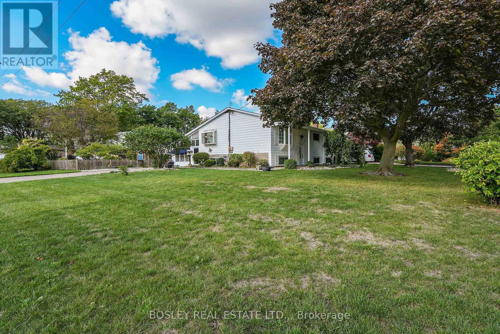 25 Lawrence Drive, Thorold, Ontario  L2V 2X6 - Photo 4 - X12744130