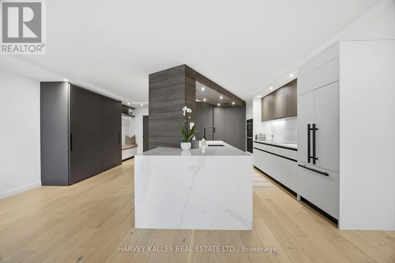 1004 - 15 Mcmurrich Street, Toronto, Ontario  M5R 3M6 - Photo 17 - C12746464