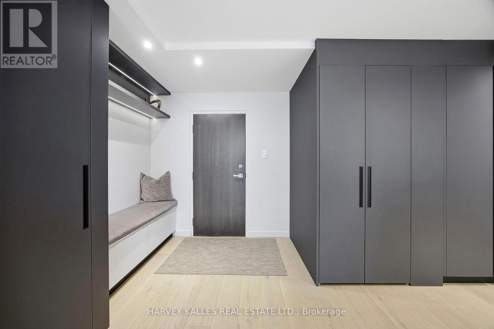 1004 - 15 Mcmurrich Street, Toronto, Ontario  M5R 3M6 - Photo 5 - C12746464