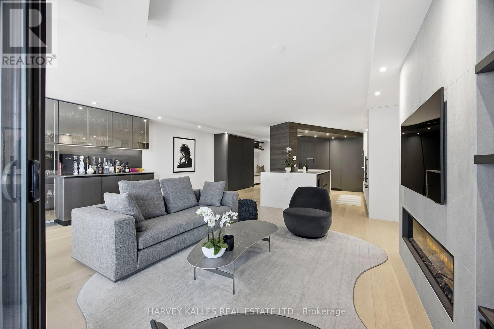 1004 - 15 Mcmurrich Street, Toronto, Ontario  M5R 3M6 - Photo 7 - C12746464