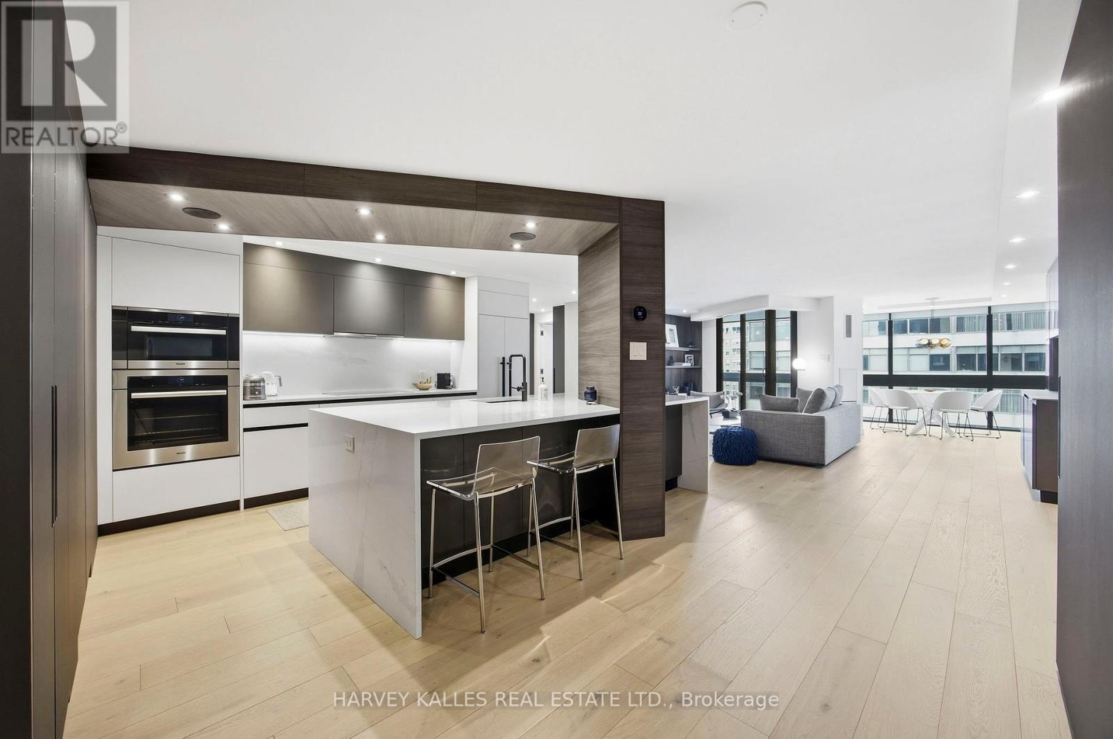 1004 - 15 Mcmurrich Street, Toronto, Ontario  M5R 3M6 - Photo 9 - C12746464