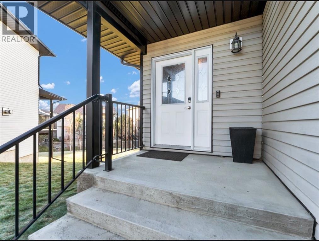 28 Saamis Close Sw, Medicine Hat, Alberta  T1B 4v6 - Photo 3 - A2279365