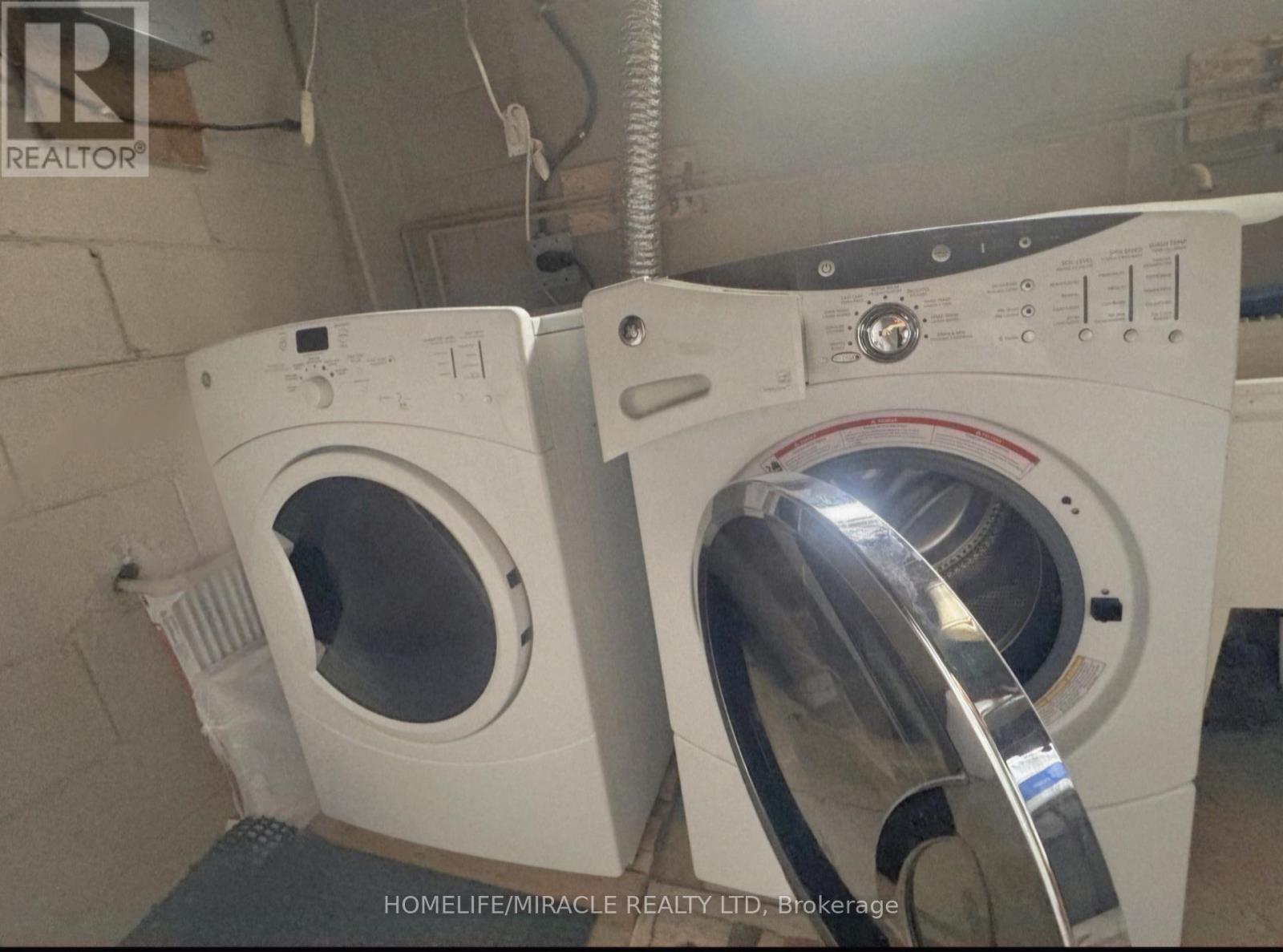 42 Dashwood Crescent, Toronto, Ontario  M9V 2N8 - Photo 6 - W12746666