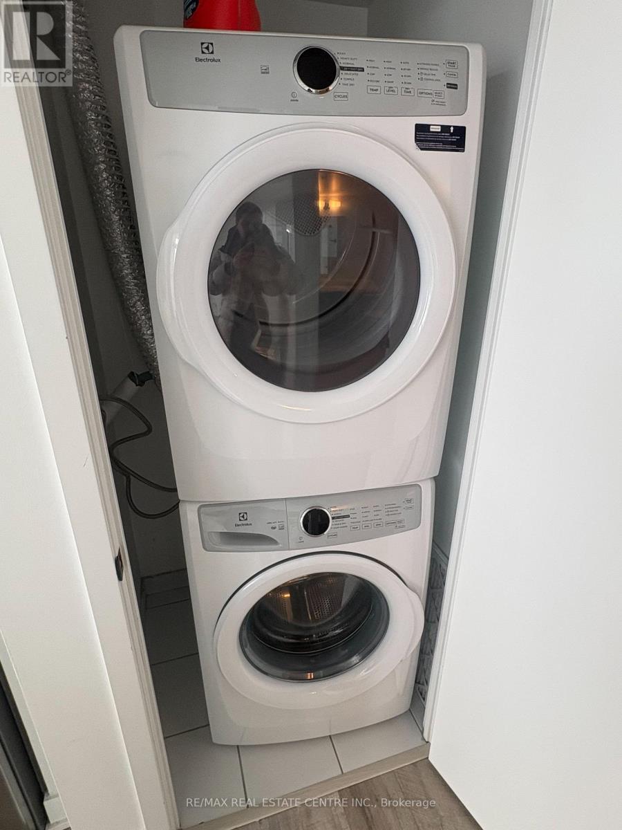 50 George Butchart Drive, Toronto, Ontario  M3K 0C9 - Photo 11 - W12746676