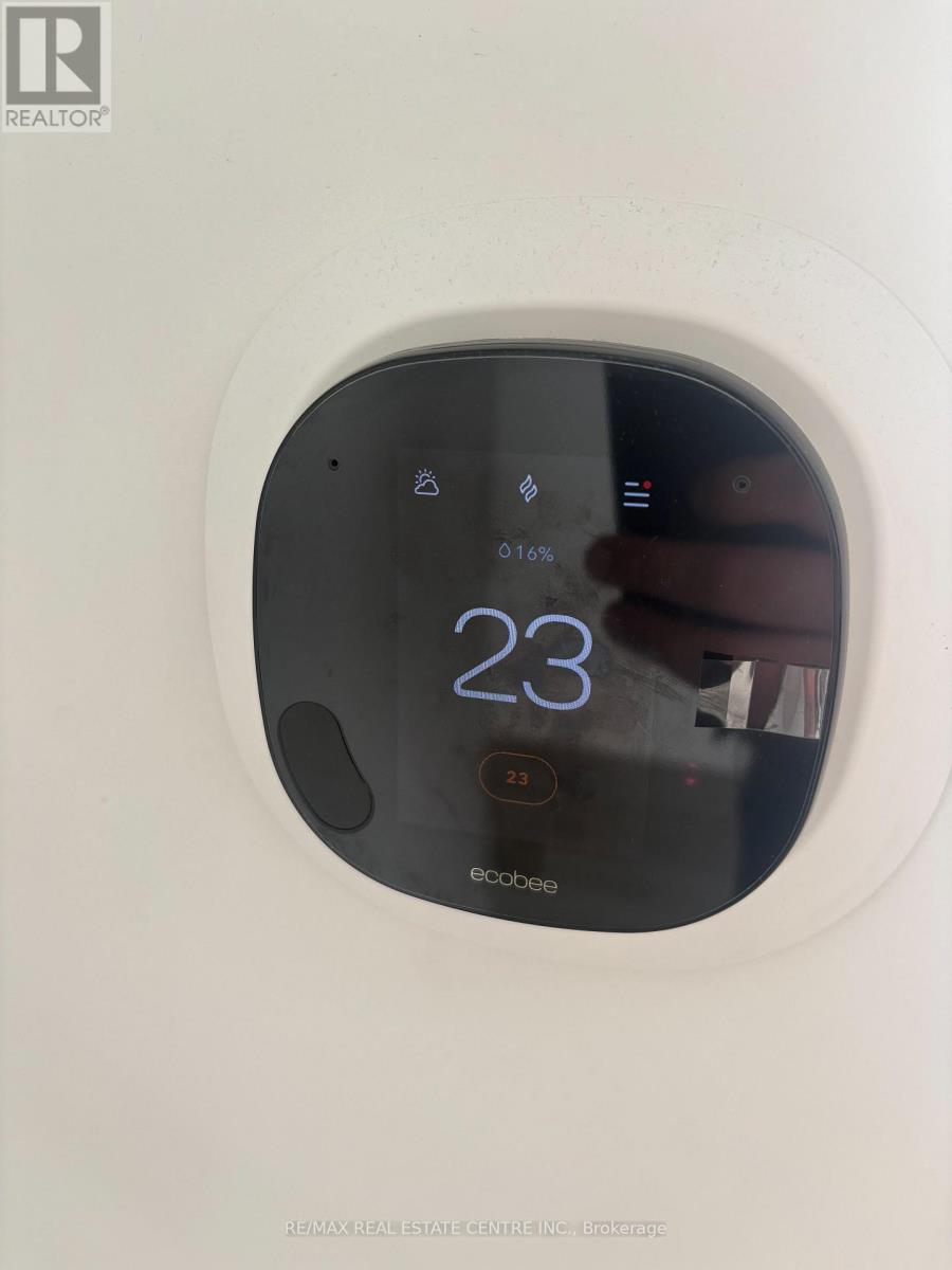 50 George Butchart Drive, Toronto, Ontario  M3K 0C9 - Photo 12 - W12746676