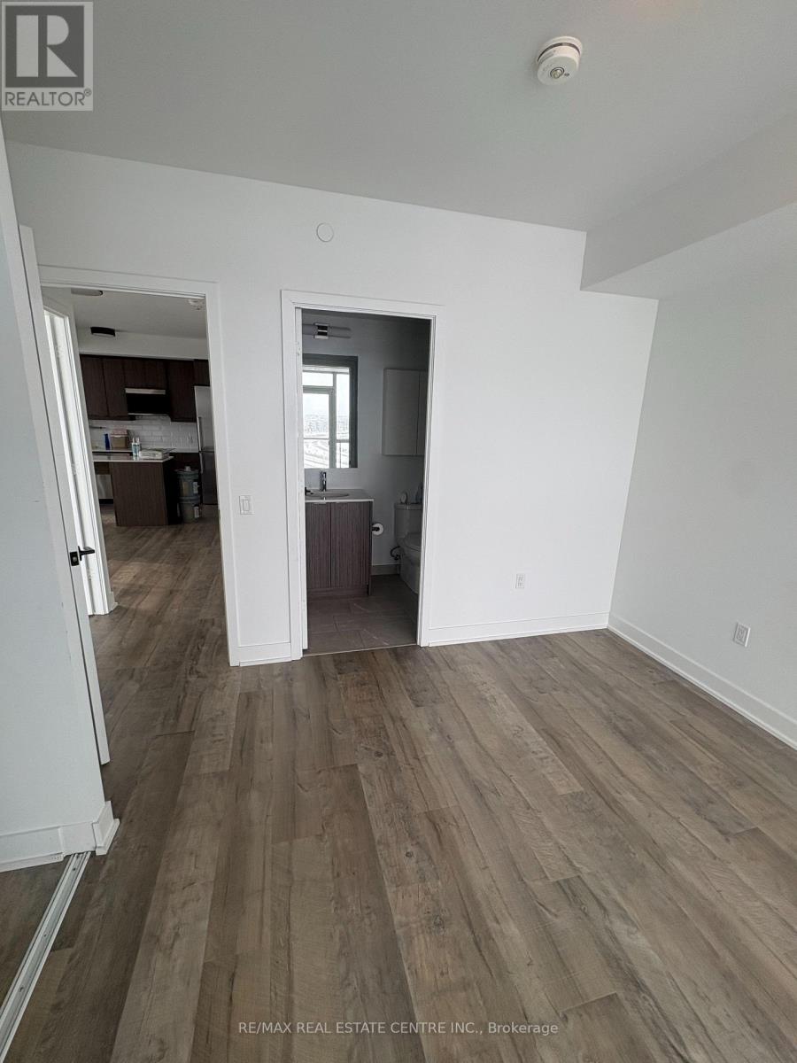 50 George Butchart Drive, Toronto, Ontario  M3K 0C9 - Photo 6 - W12746676