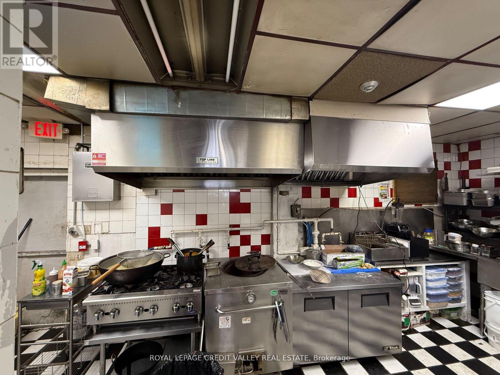 1443 Main Street E, Hamilton, Ontario  L8K 1C4 - Photo 4 - X12746658