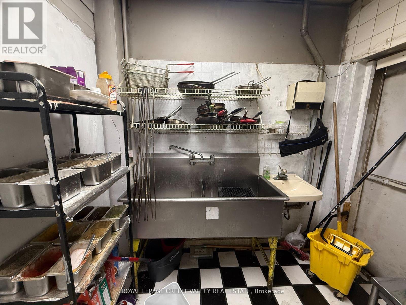 1443 Main Street E, Hamilton, Ontario  L8K 1C4 - Photo 7 - X12746658