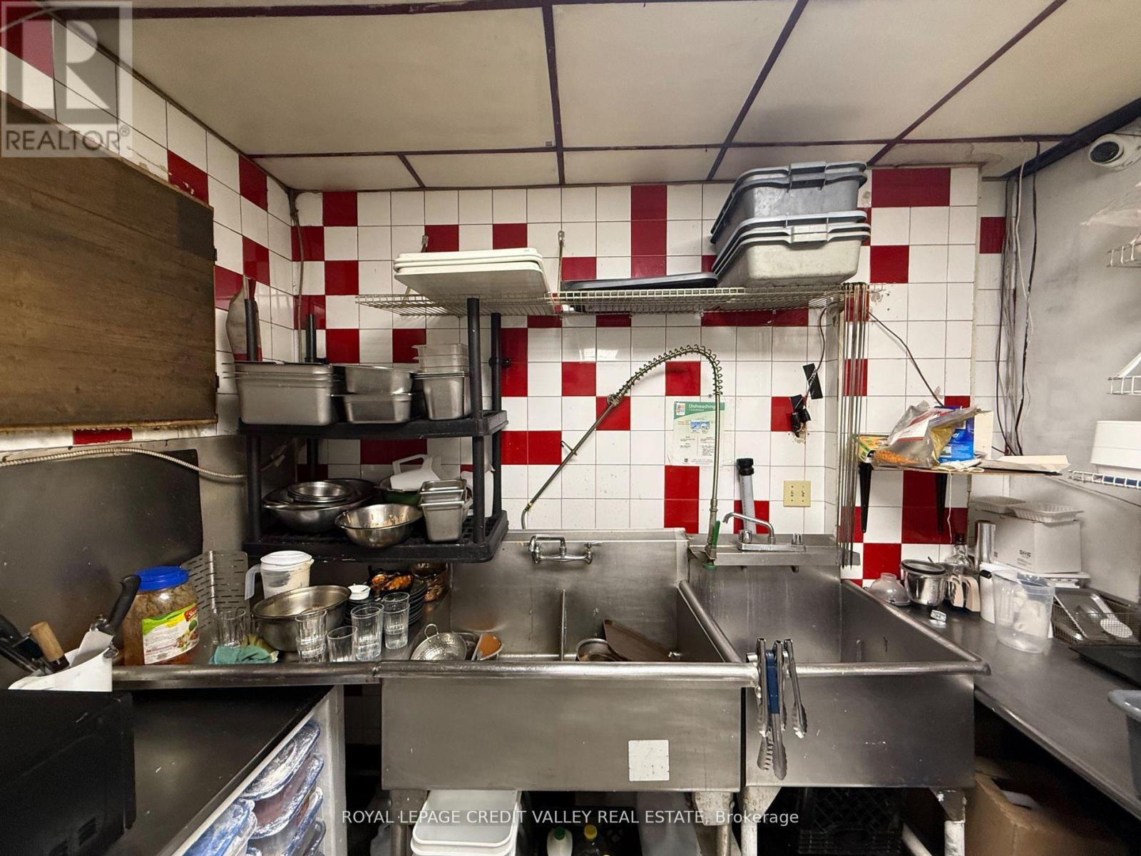 1443 Main Street E, Hamilton, Ontario  L8K 1C4 - Photo 8 - X12746658