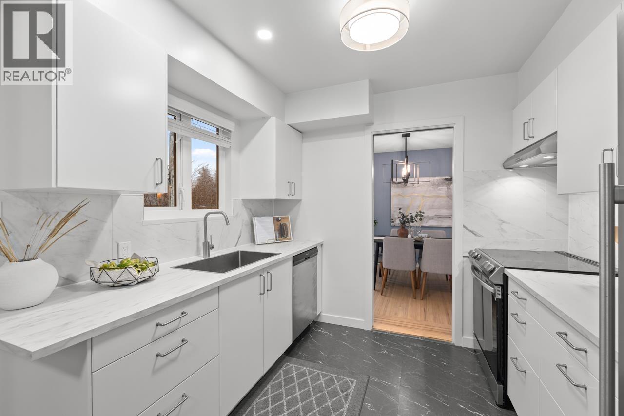 Listing Picture 7 of 31 : 3878 ROYAL OAK AVENUE, Burnaby / 本拿比 - 魯藝地產 Yvonne Lu Group - MLS Medallion Club Member