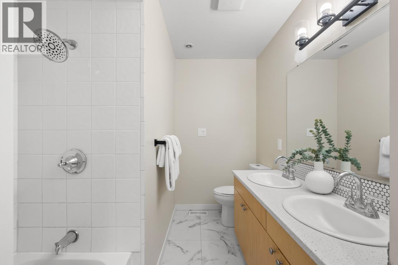 Listing Picture 13 of 31 : 3878 ROYAL OAK AVENUE, Burnaby / 本拿比 - 魯藝地產 Yvonne Lu Group - MLS Medallion Club Member