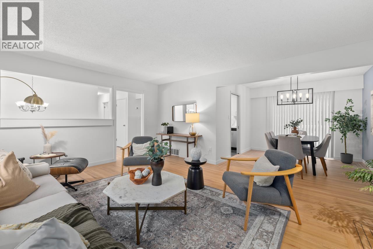 Listing Picture 4 of 31 : 3878 ROYAL OAK AVENUE, Burnaby / 本拿比 - 魯藝地產 Yvonne Lu Group - MLS Medallion Club Member