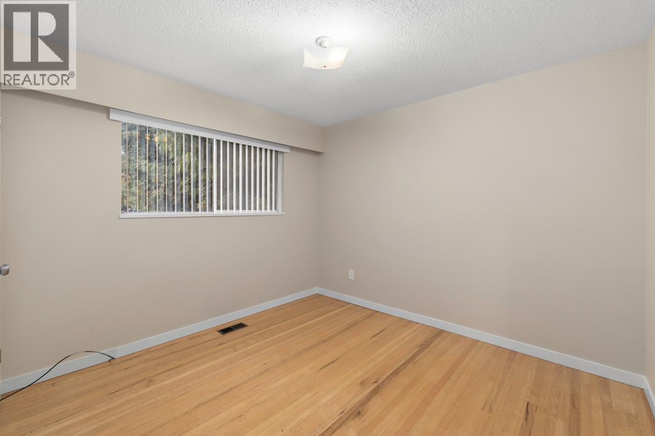 Listing Picture 12 of 31 : 3878 ROYAL OAK AVENUE, Burnaby / 本拿比 - 魯藝地產 Yvonne Lu Group - MLS Medallion Club Member