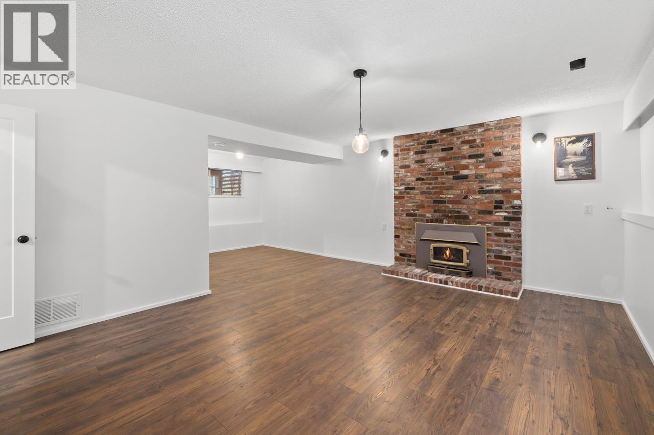 Listing Picture 14 of 31 : 3878 ROYAL OAK AVENUE, Burnaby / 本拿比 - 魯藝地產 Yvonne Lu Group - MLS Medallion Club Member