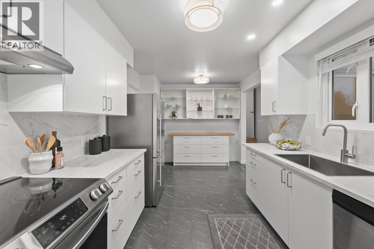 Listing Picture 6 of 31 : 3878 ROYAL OAK AVENUE, Burnaby / 本拿比 - 魯藝地產 Yvonne Lu Group - MLS Medallion Club Member