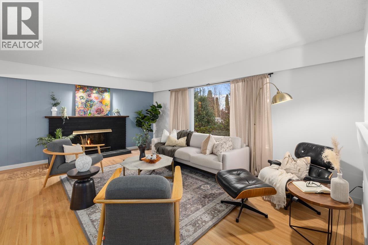 Listing Picture 3 of 31 : 3878 ROYAL OAK AVENUE, Burnaby / 本拿比 - 魯藝地產 Yvonne Lu Group - MLS Medallion Club Member