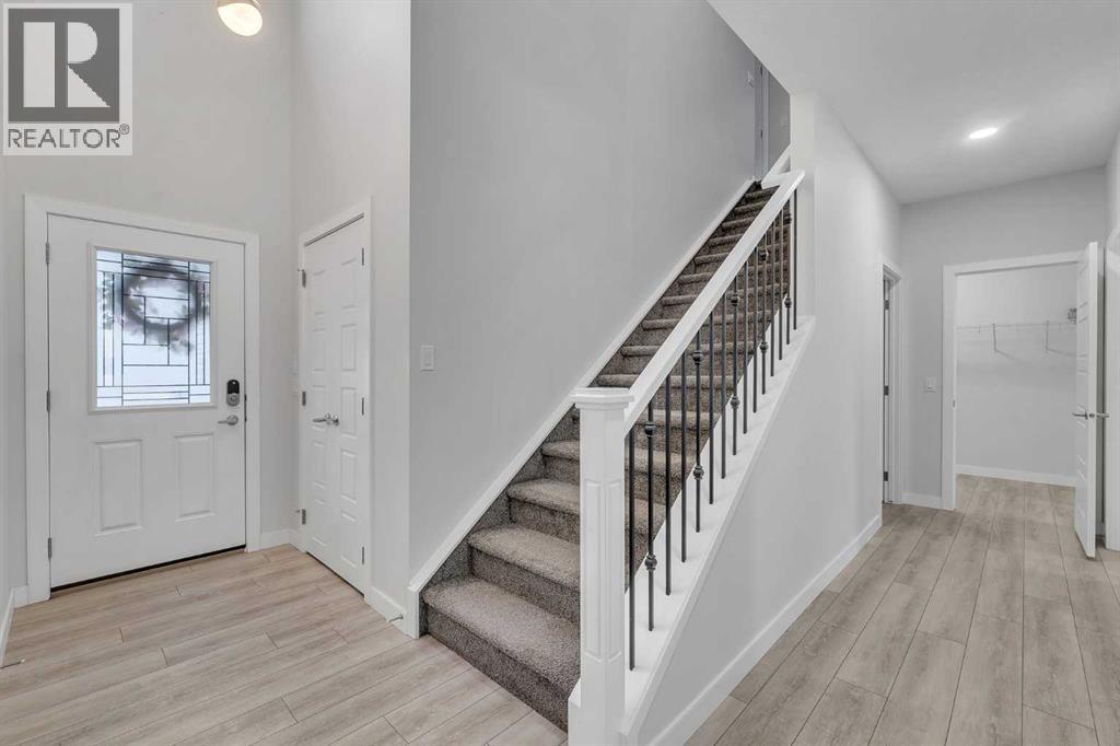 15 Midgrove Drive Sw, Airdrie, Alberta  T4B 5H1 - Photo 4 - A2283162