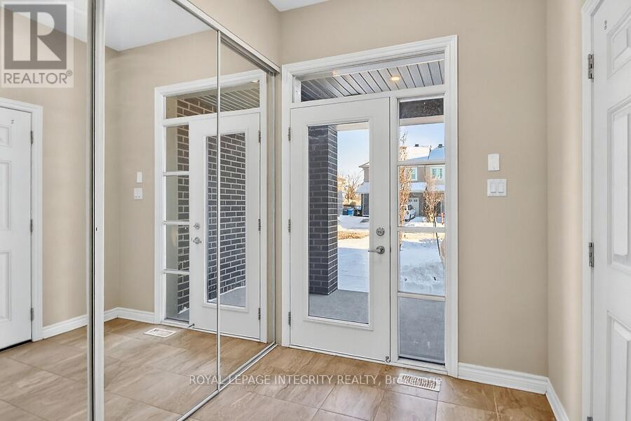 168 Bandelier Way, Ottawa, Ontario K2S 2J5 - Photo 3 - X12746698