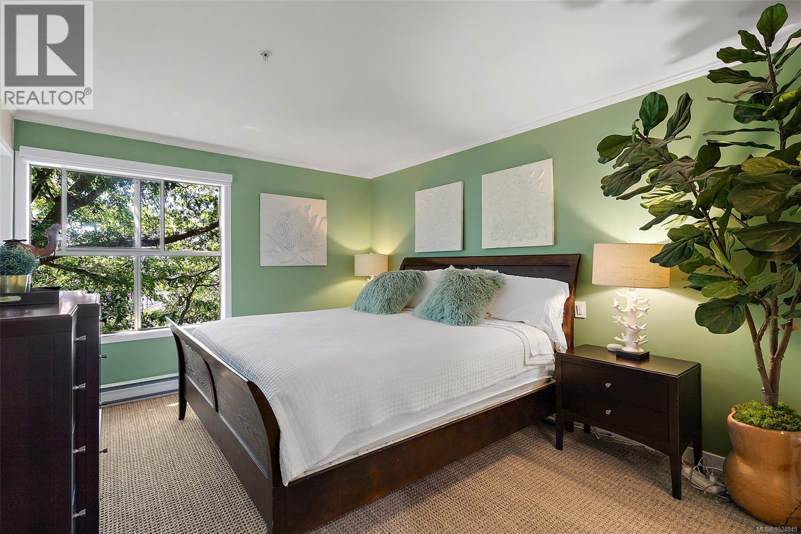 305 3363 Glasgow Ave, Saanich, British Columbia V8X 1M5 - Photo 10 - 1024845