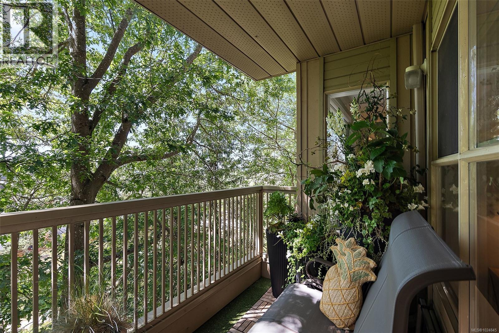 305 3363 Glasgow Ave, Saanich, British Columbia V8X 1M5 - Photo 16 - 1024845