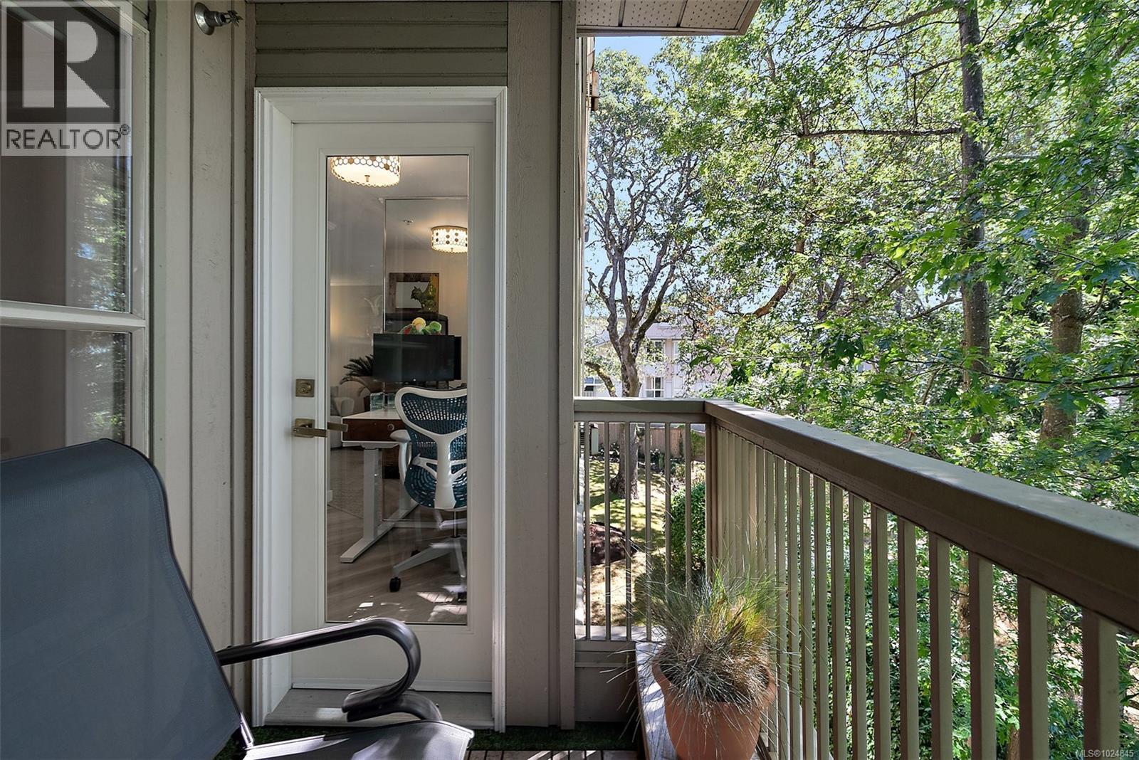 305 3363 Glasgow Ave, Saanich, British Columbia V8X 1M5 - Photo 17 - 1024845