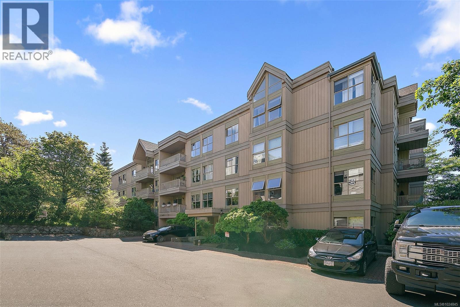 305 3363 Glasgow Ave, Saanich, British Columbia V8X 1M5 - Photo 19 - 1024845