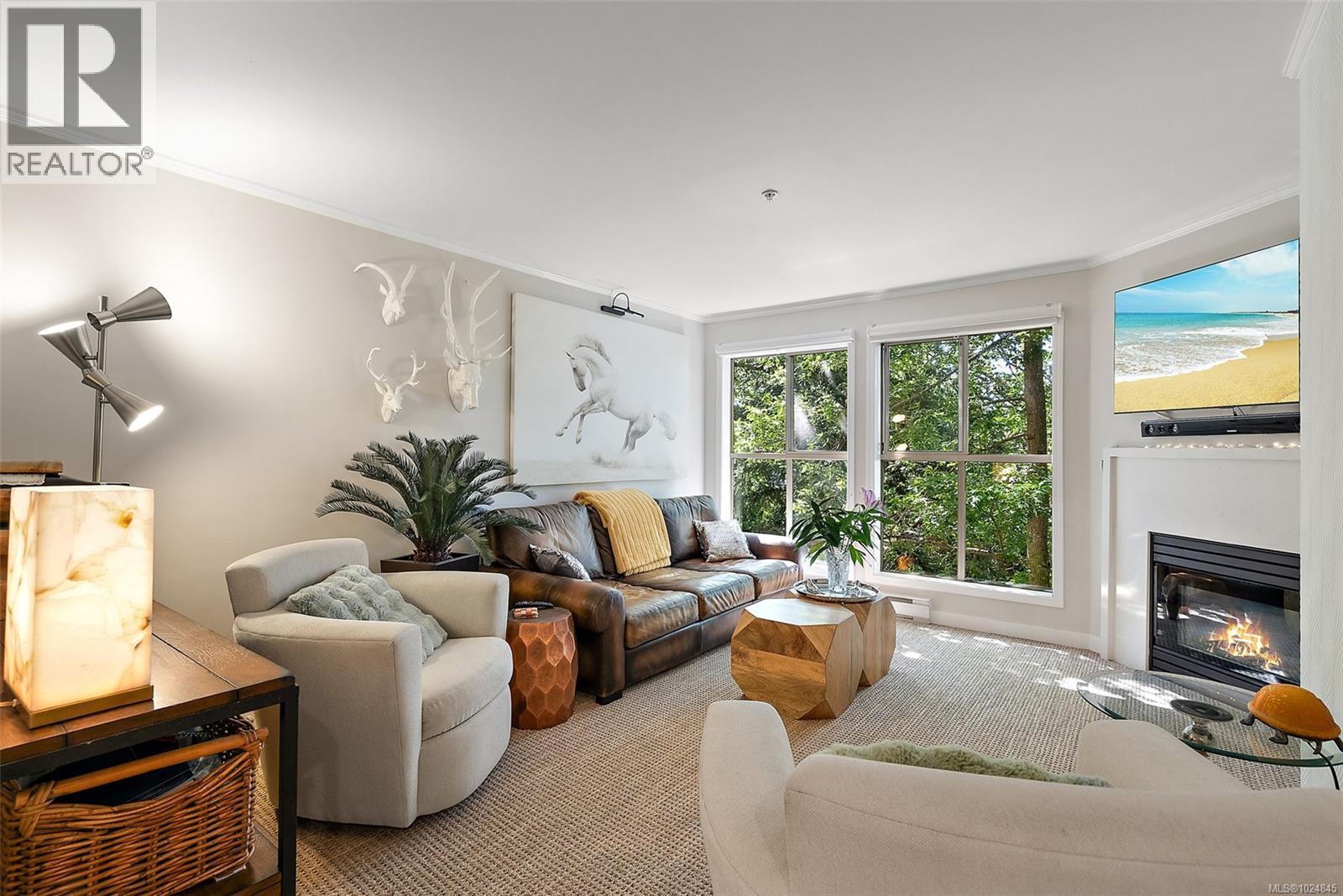 305 3363 Glasgow Ave, Saanich, British Columbia V8X 1M5 - Photo 4 - 1024845