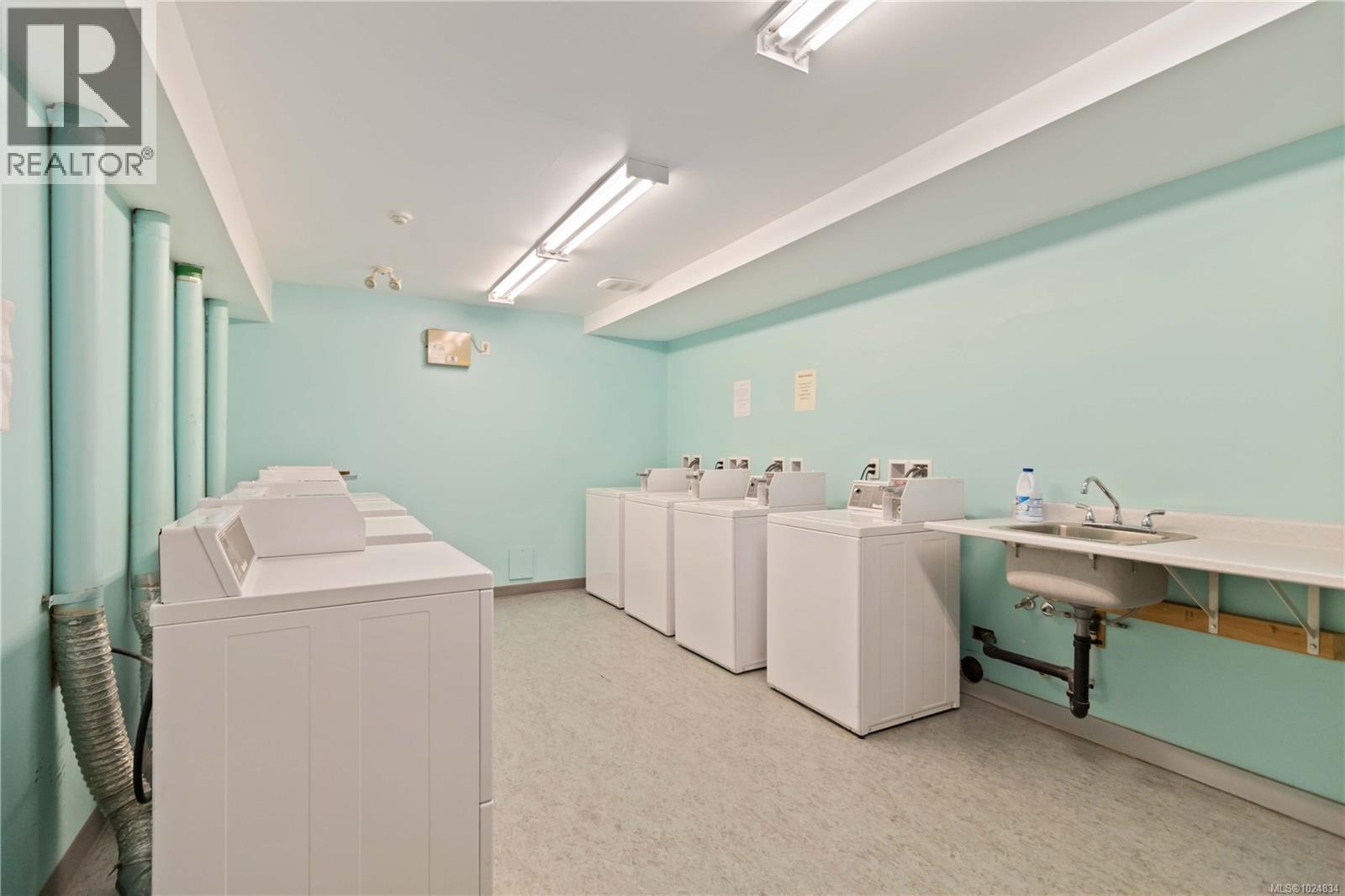 312 3252 Glasgow Ave, Saanich, British Columbia  V8X 1M2 - Photo 25 - 1024834