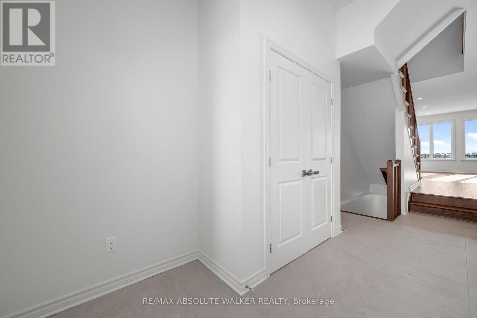 152 Kerala Place, Ottawa, Ontario  K1T 0Z3 - Photo 2 - X12605810