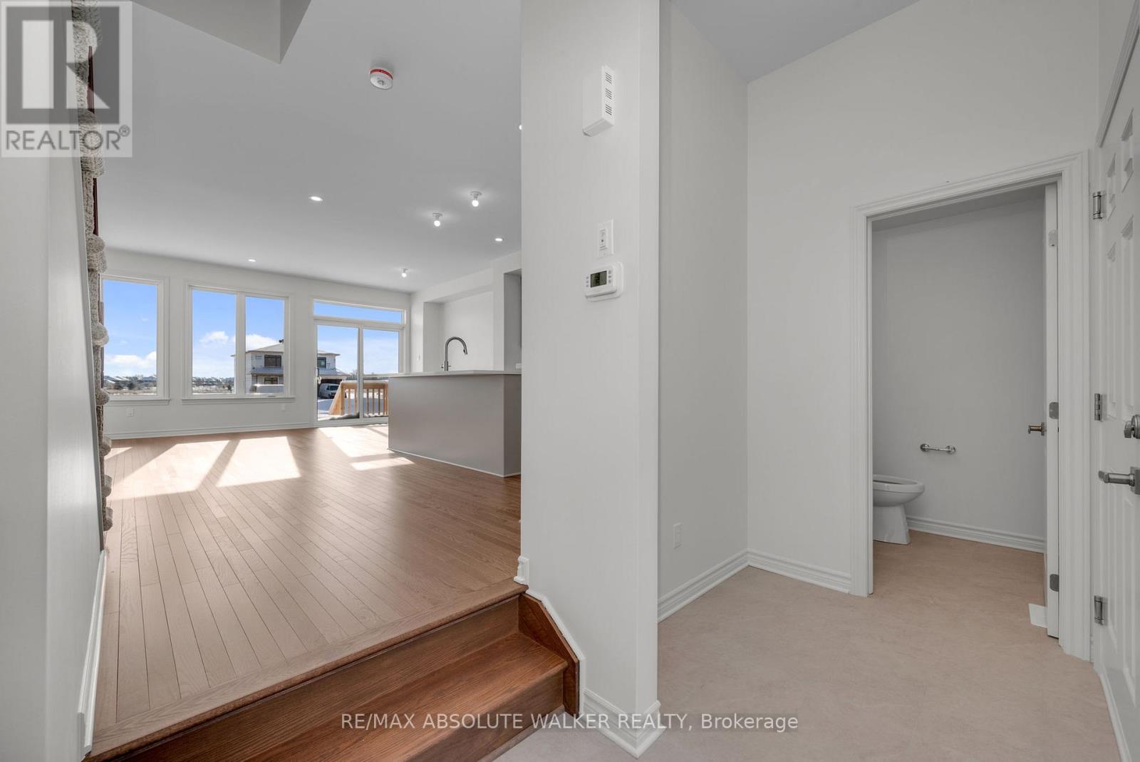 152 Kerala Place, Ottawa, Ontario  K1T 0Z3 - Photo 3 - X12605810