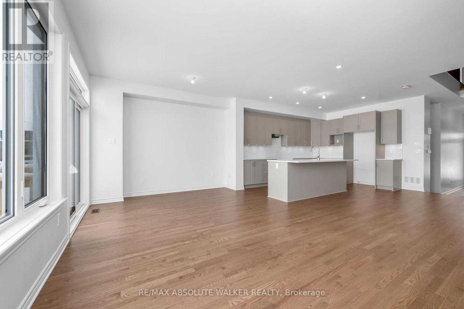 152 Kerala Place, Ottawa, Ontario  K1T 0Z3 - Photo 8 - X12605810