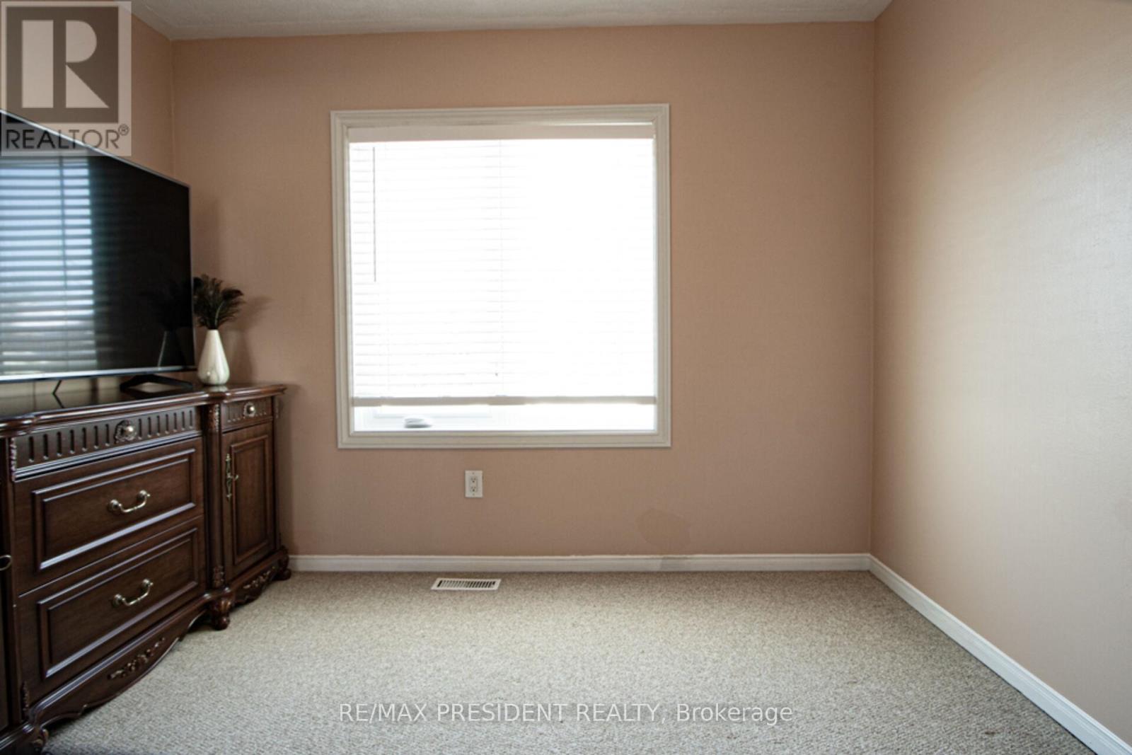 2957 Jackson Drive, Burlington, Ontario  L7M 4K6 - Photo 17 - W12746704