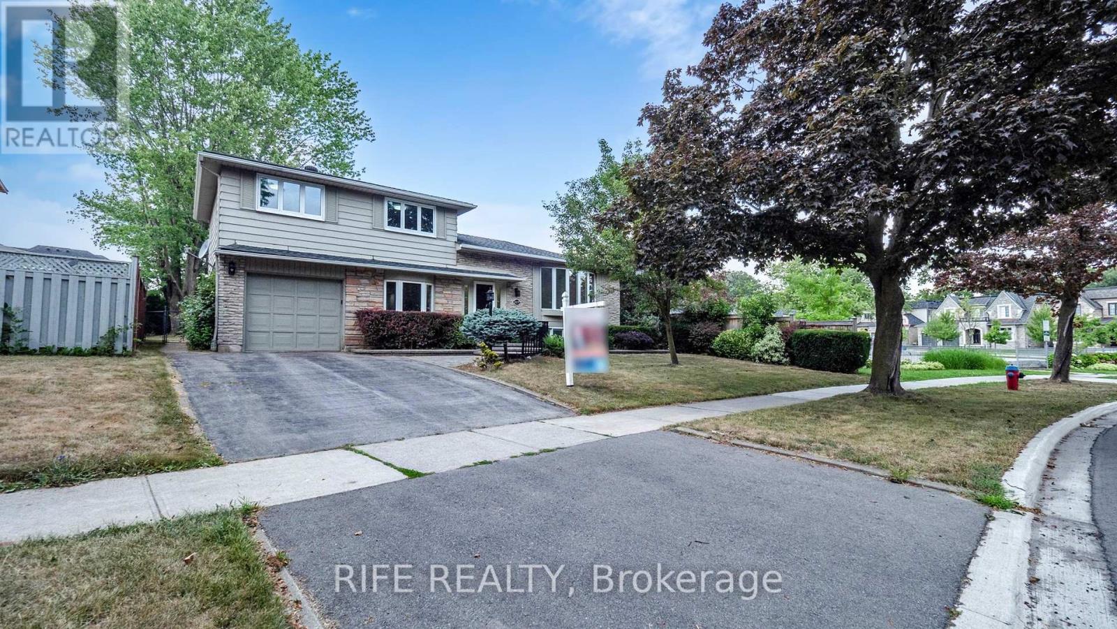 2137 Hixon Street, Oakville, Ontario  L6L 1T3 - Photo 2 - W12746710