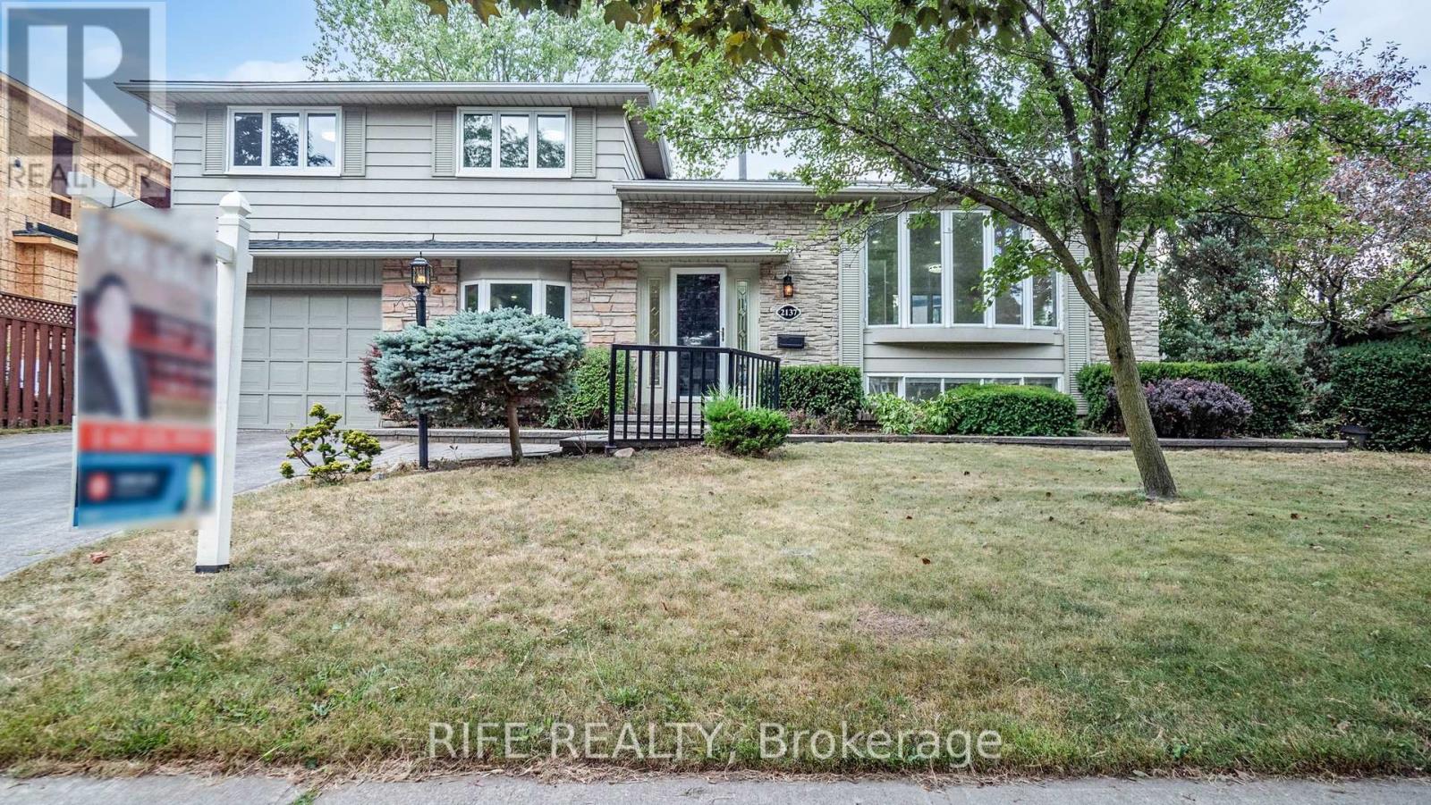 2137 Hixon Street, Oakville, Ontario  L6L 1T3 - Photo 3 - W12746710