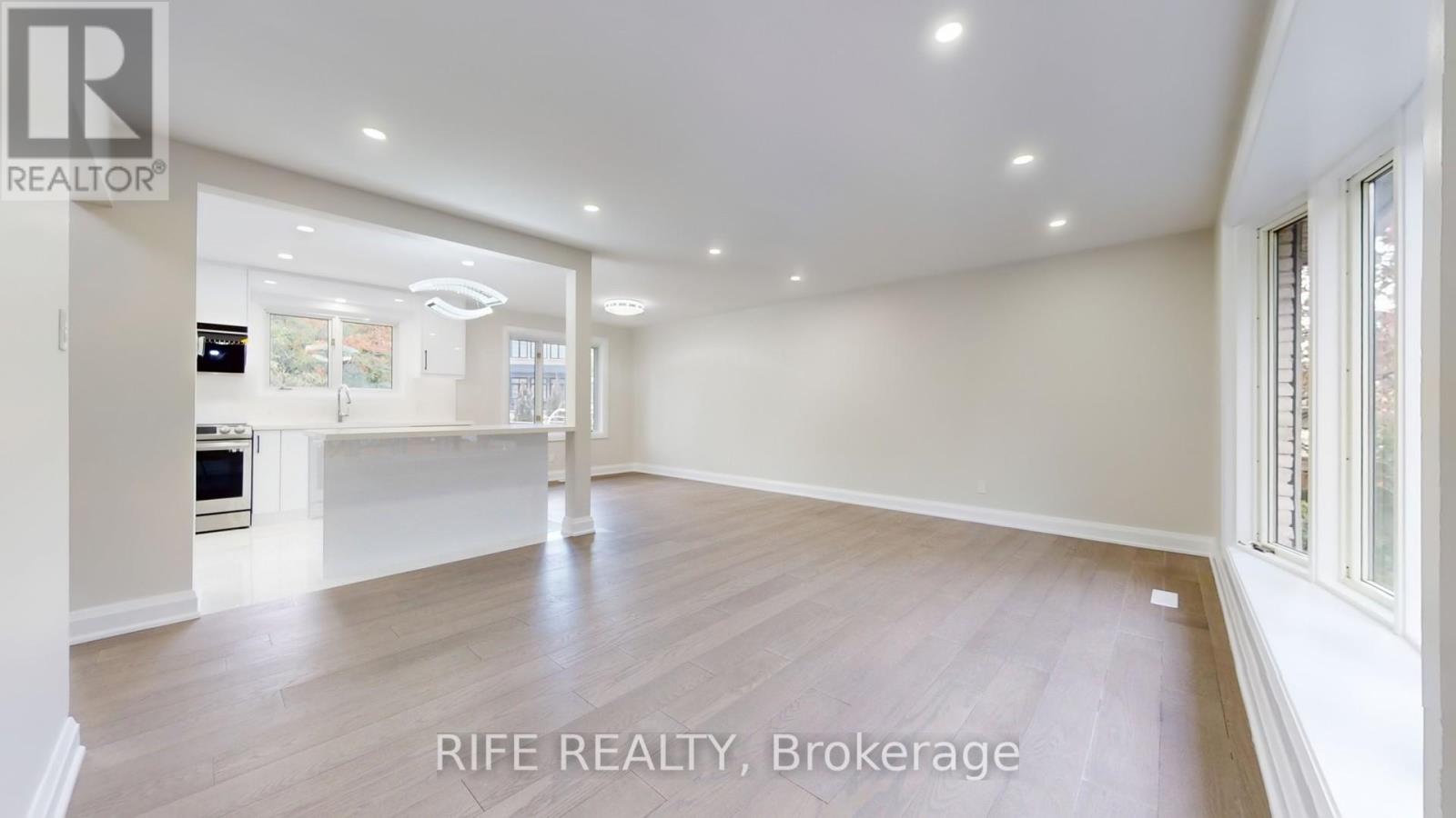 2137 Hixon Street, Oakville, Ontario  L6L 1T3 - Photo 4 - W12746710